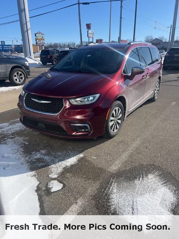 used 2021 Chrysler Pacifica Hybrid car, priced at $25,999