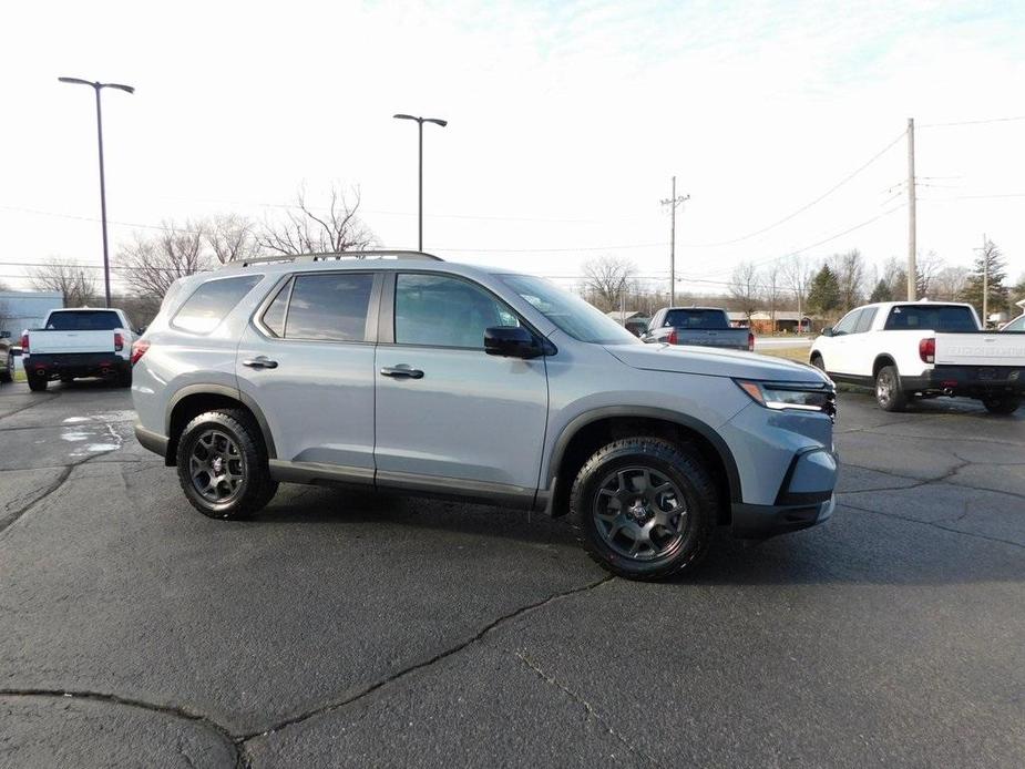 new 2025 Honda Pilot car, priced at $51,555