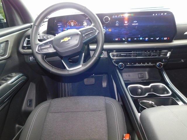 used 2025 Chevrolet Traverse car, priced at $39,990