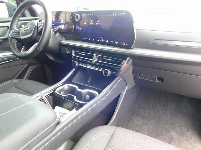 used 2025 Chevrolet Traverse car, priced at $39,990
