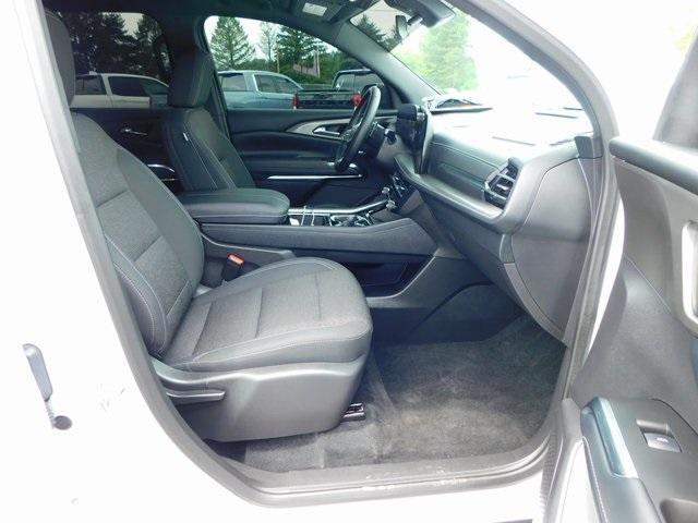 used 2025 Chevrolet Traverse car, priced at $39,990