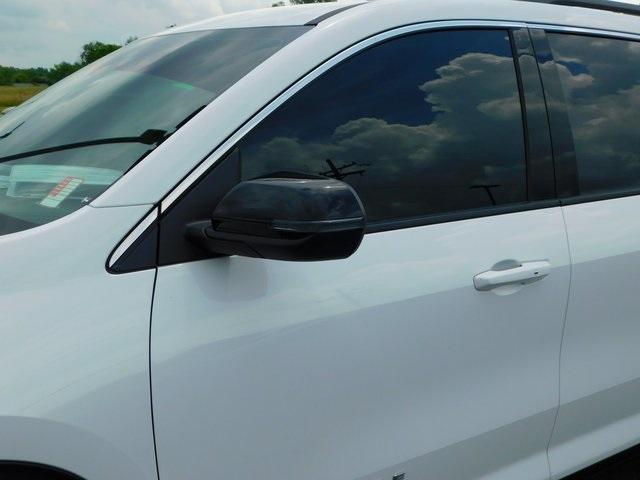 used 2025 Chevrolet Traverse car, priced at $39,990