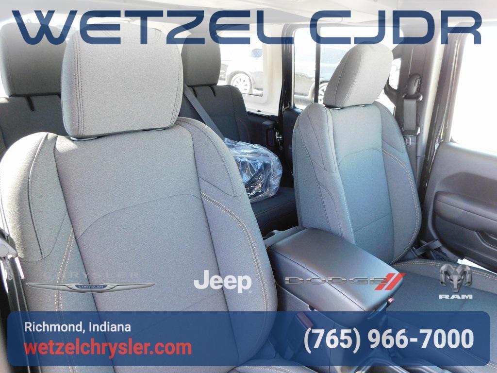 new 2025 Jeep Wrangler car, priced at $41,785