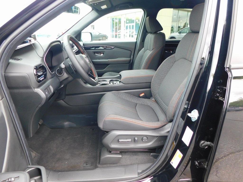 new 2025 Honda Pilot car, priced at $43,795