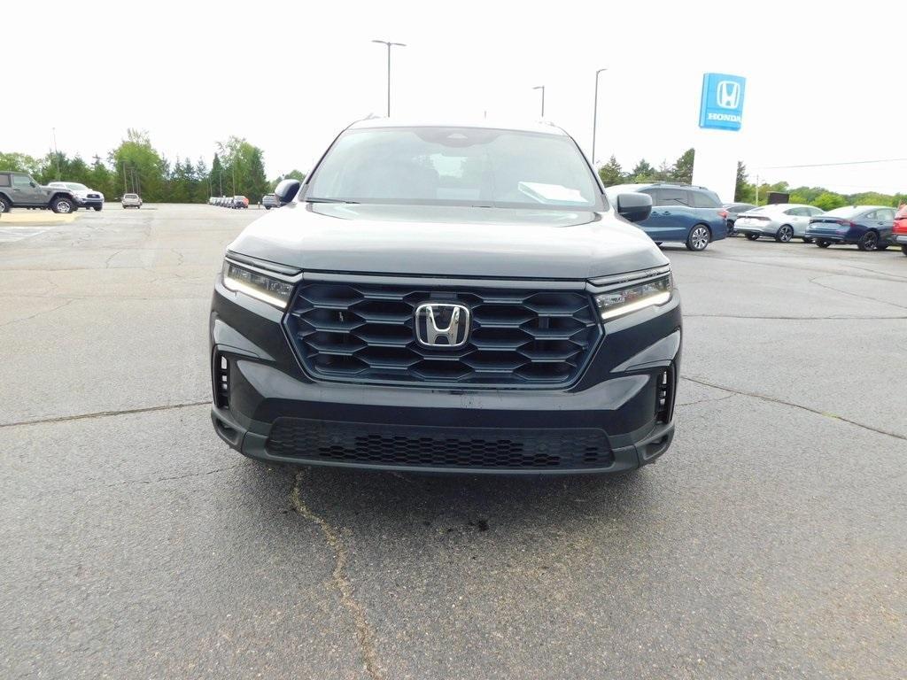 new 2025 Honda Pilot car, priced at $43,795
