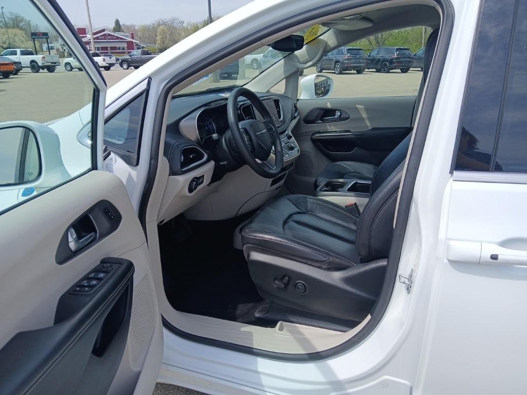 used 2022 Chrysler Pacifica Hybrid car, priced at $25,775
