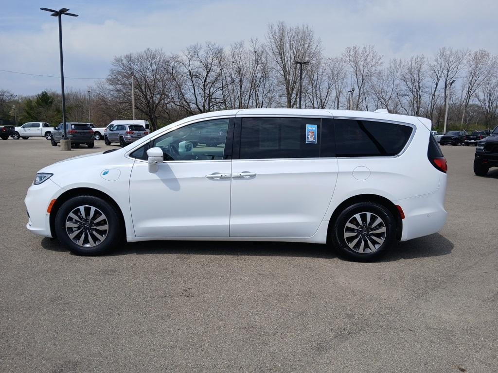 used 2022 Chrysler Pacifica Hybrid car, priced at $25,775