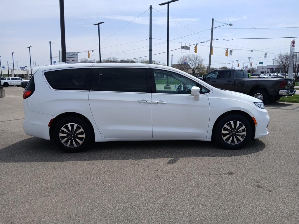 used 2022 Chrysler Pacifica Hybrid car, priced at $25,775