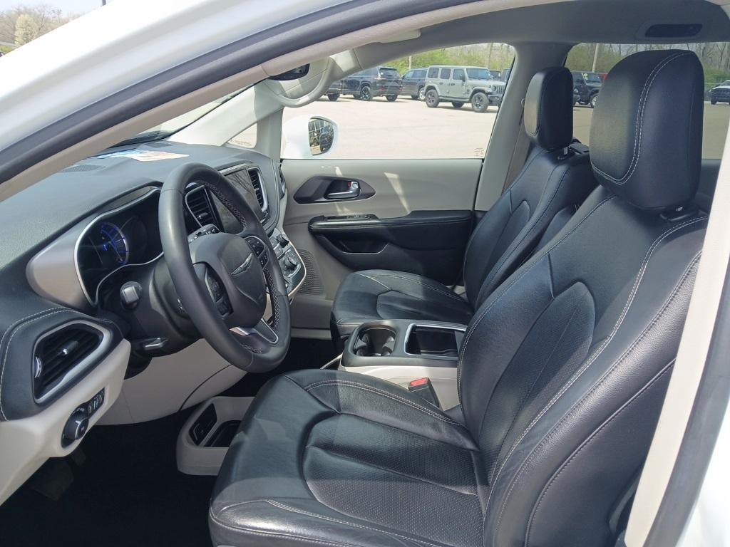 used 2022 Chrysler Pacifica Hybrid car, priced at $25,775