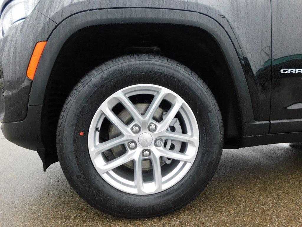new 2025 Jeep Grand Cherokee car, priced at $37,495