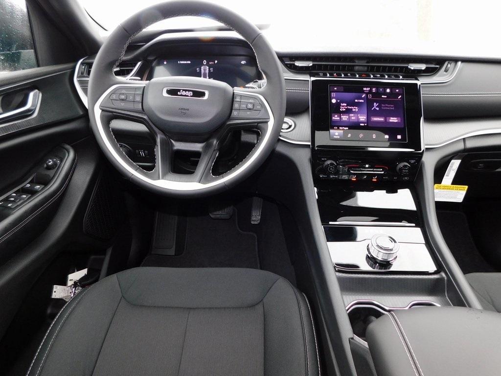 new 2025 Jeep Grand Cherokee car, priced at $37,495