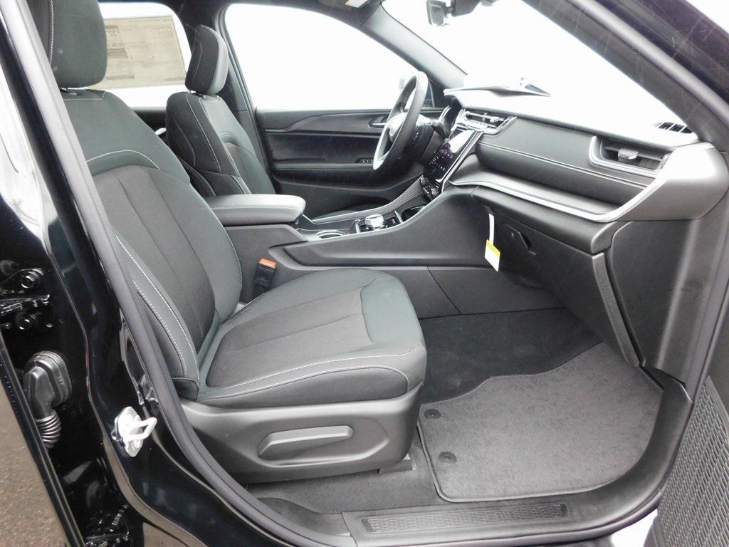 new 2025 Jeep Grand Cherokee car, priced at $37,495