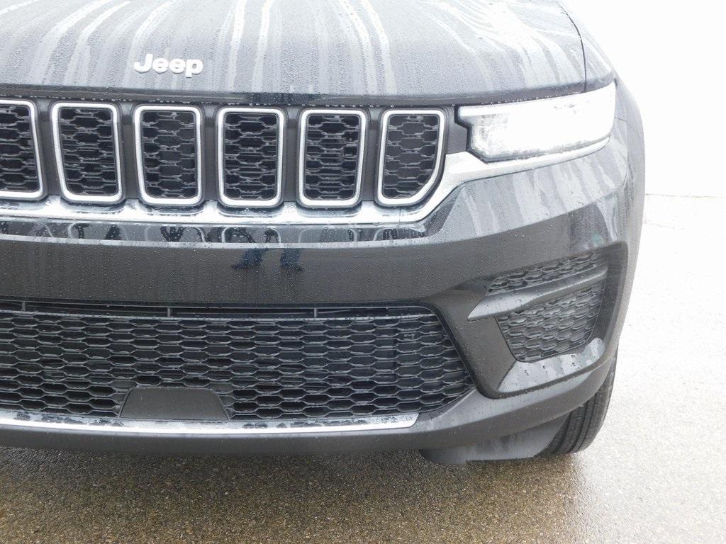 new 2025 Jeep Grand Cherokee car, priced at $37,495