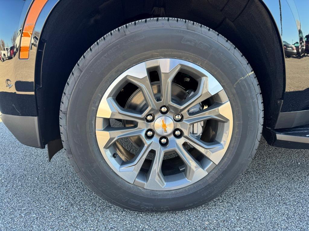 new 2025 Chevrolet Suburban car, priced at $68,020