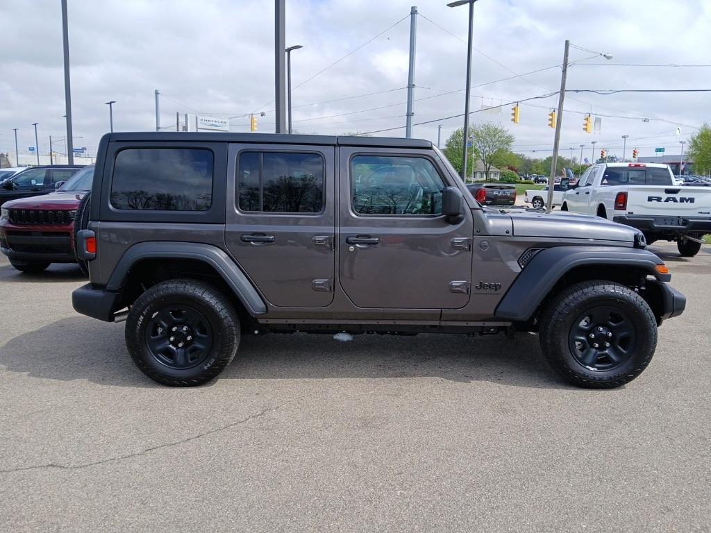 new 2025 Jeep Wrangler car, priced at $43,667