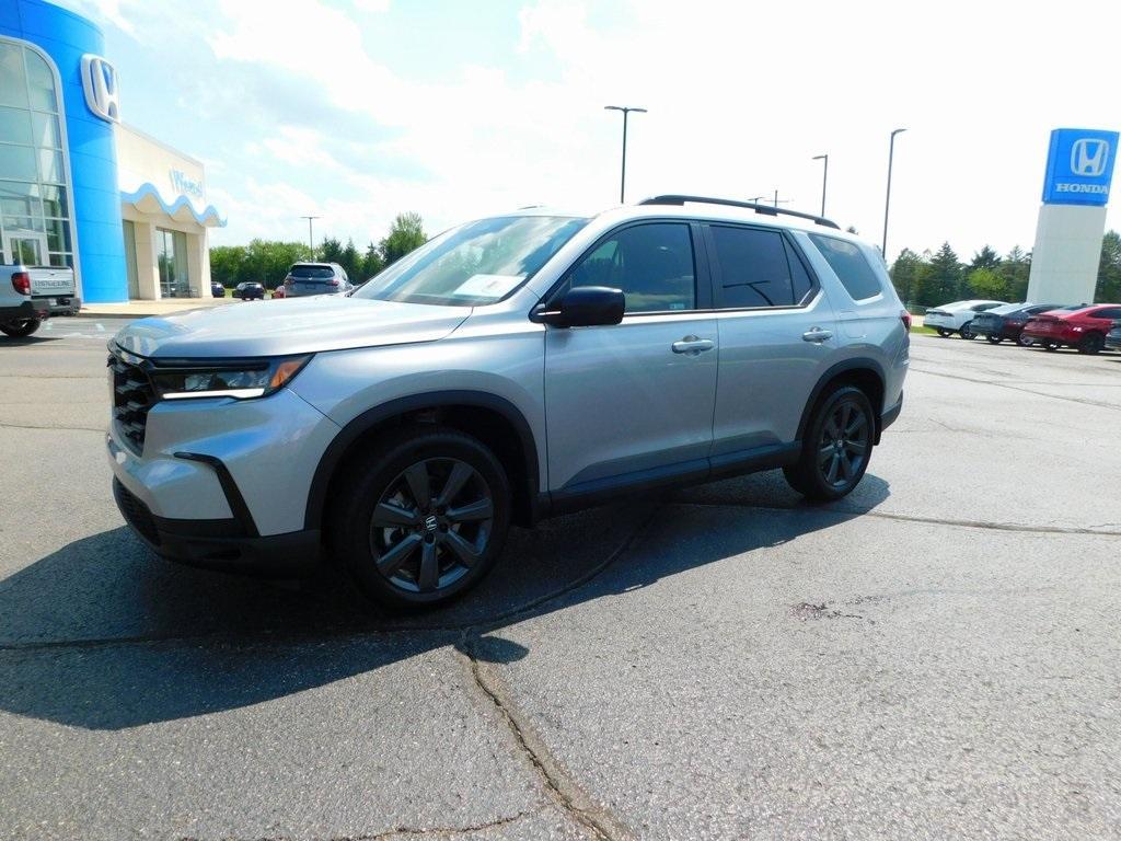 new 2025 Honda Pilot car, priced at $42,406