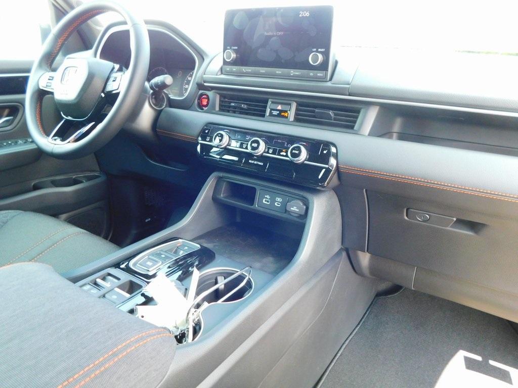 new 2025 Honda Pilot car, priced at $42,406