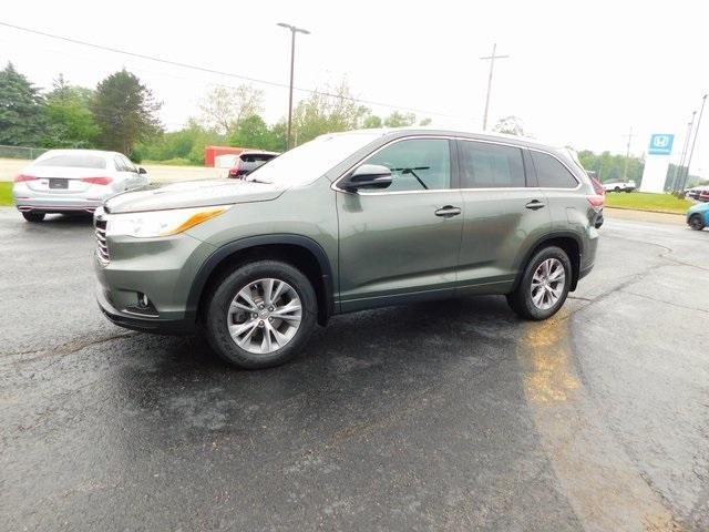 used 2014 Toyota Highlander car, priced at $22,999