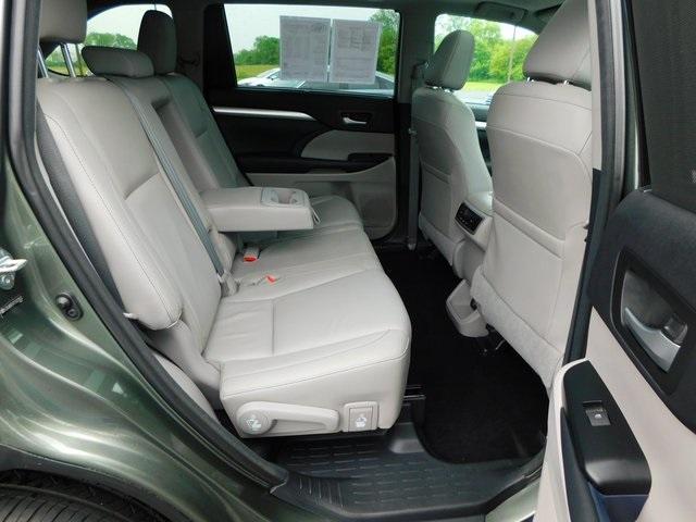 used 2014 Toyota Highlander car, priced at $22,999