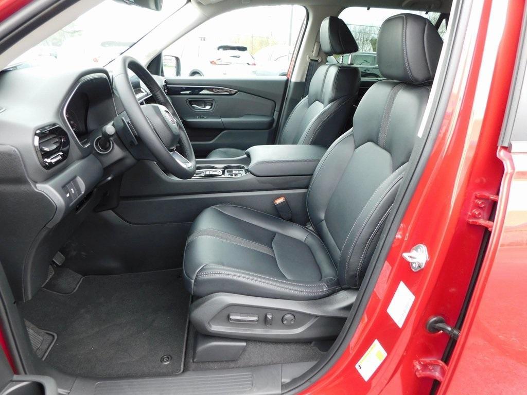 new 2025 Honda Pilot car, priced at $48,212