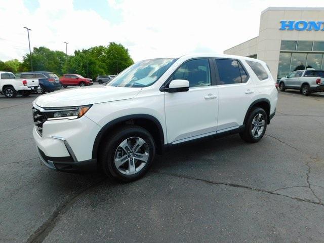 new 2025 Honda Pilot car, priced at $45,649