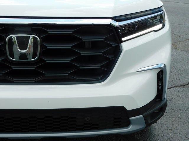 new 2025 Honda Pilot car, priced at $45,649