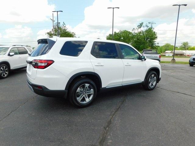 new 2025 Honda Pilot car, priced at $45,649