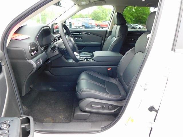 new 2025 Honda Pilot car, priced at $45,649