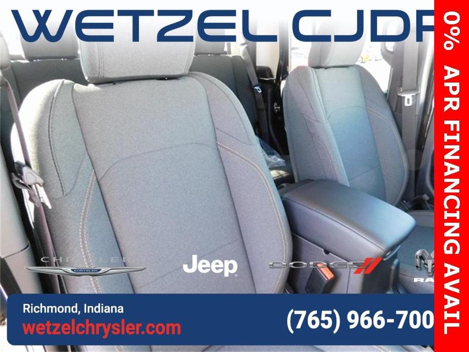 new 2024 Jeep Gladiator car, priced at $37,995