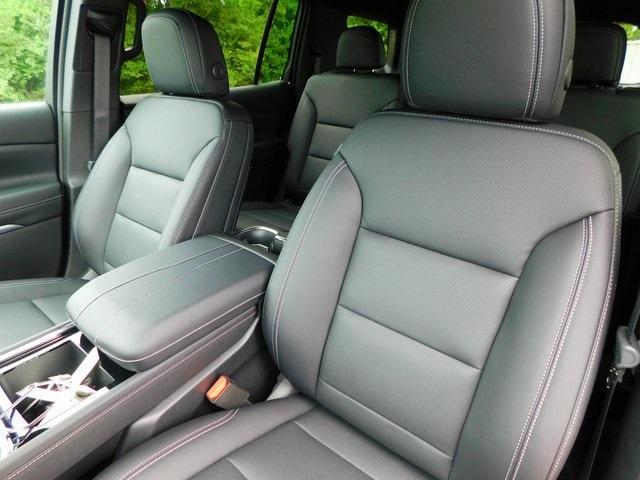 new 2025 Chevrolet Traverse car, priced at $43,195