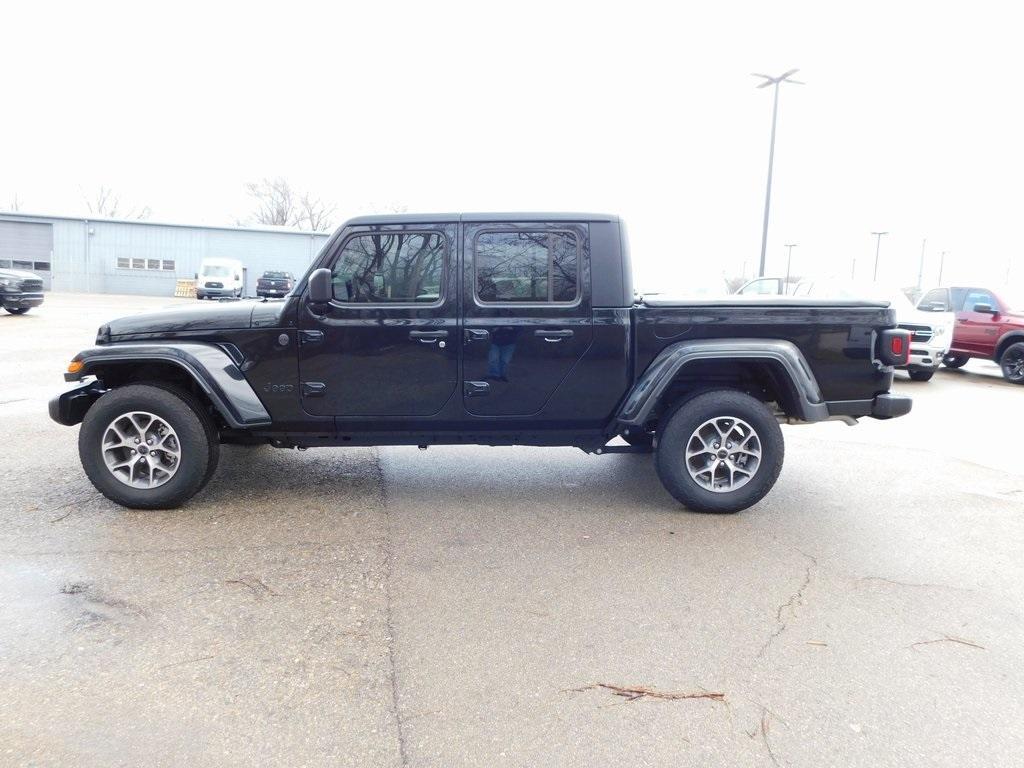 new 2024 Jeep Gladiator car, priced at $54,277