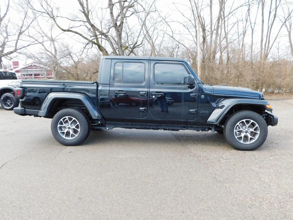 new 2024 Jeep Gladiator car, priced at $54,277