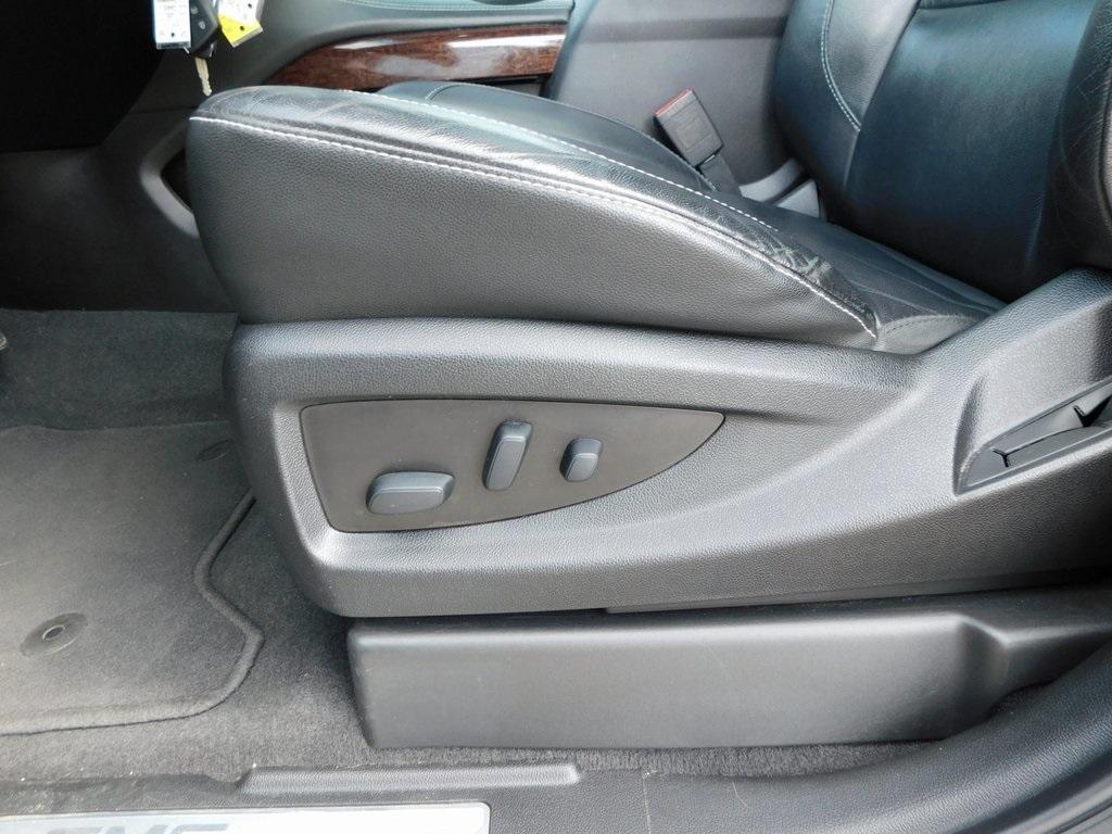 used 2020 GMC Yukon car, priced at $32,990