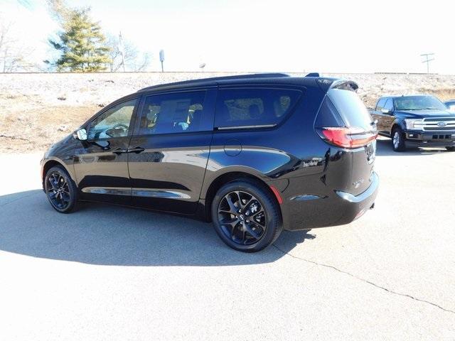 new 2024 Chrysler Pacifica car, priced at $47,116