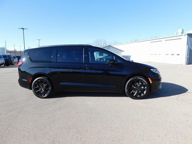 new 2024 Chrysler Pacifica car, priced at $47,116