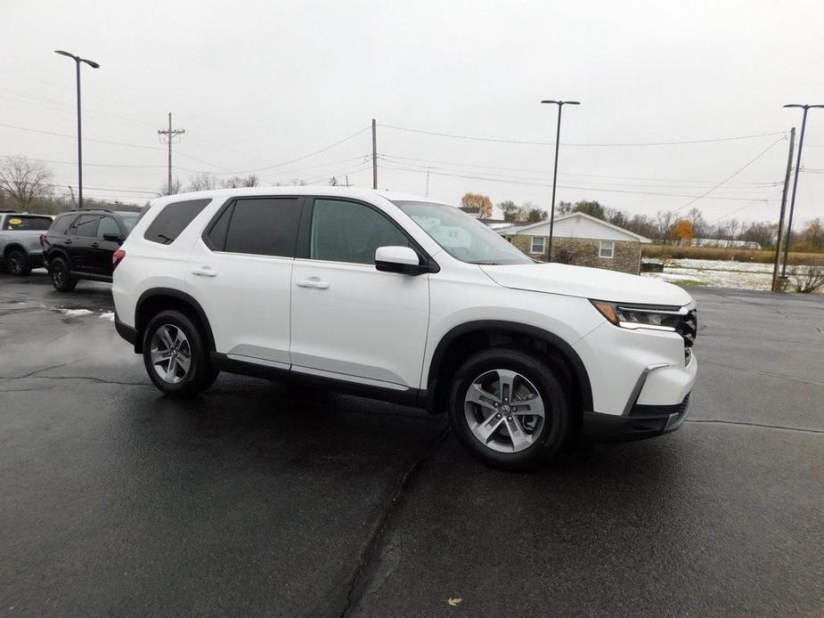 new 2025 Honda Pilot car, priced at $46,980