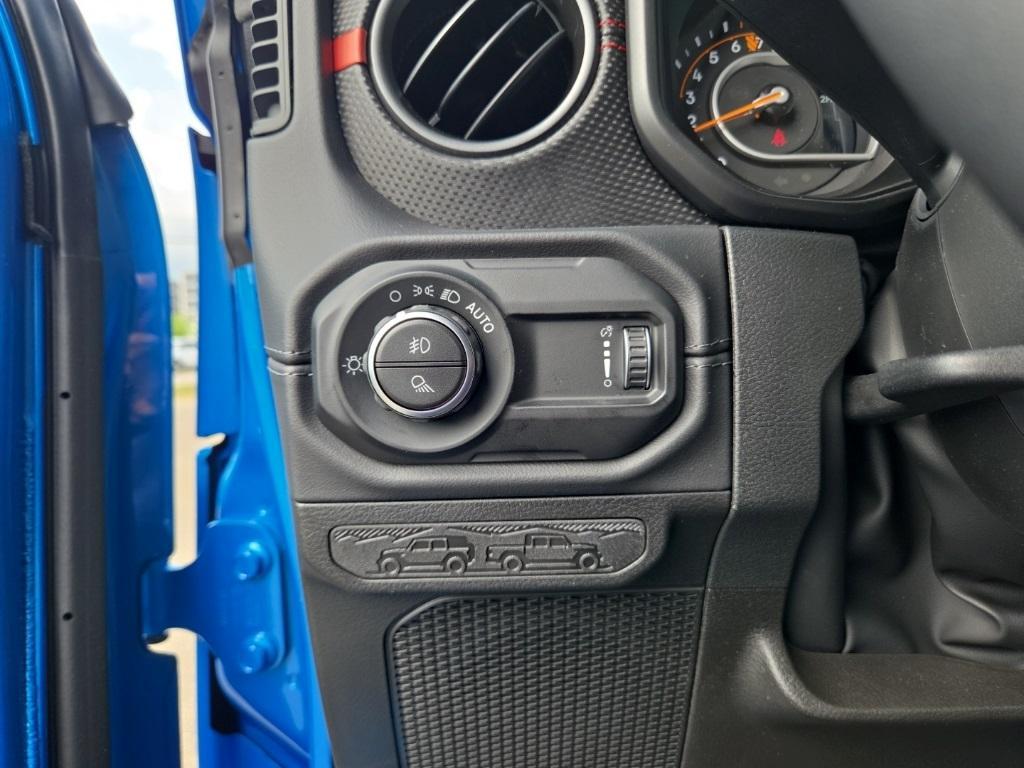 new 2025 Jeep Gladiator car, priced at $52,695