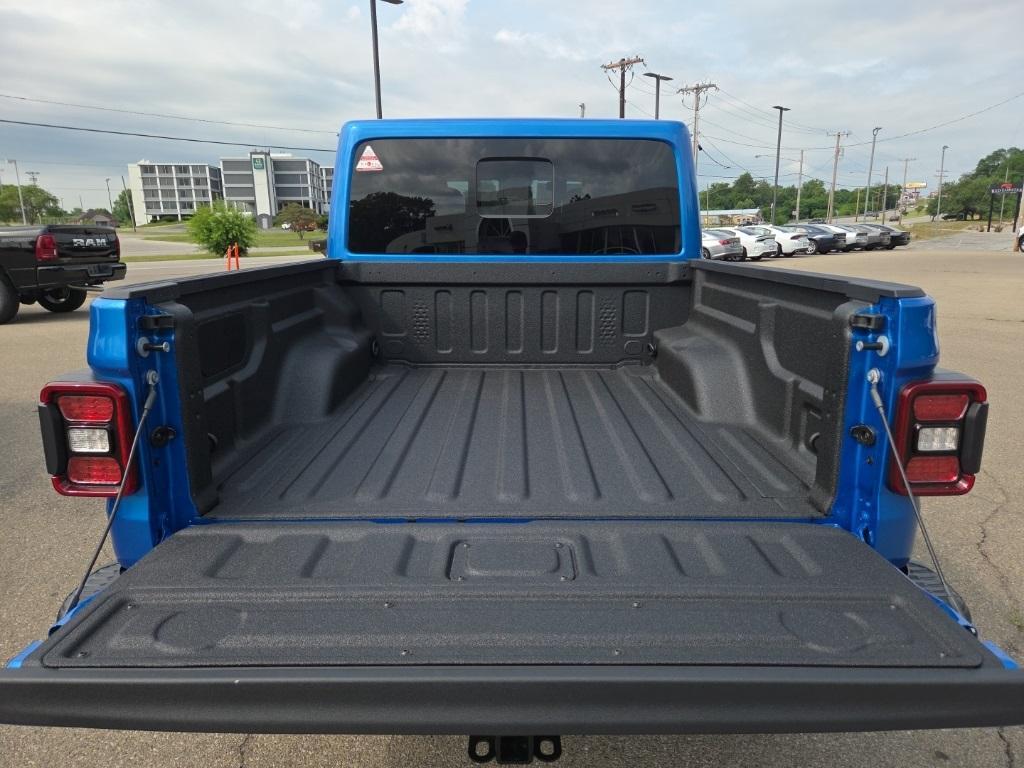 new 2025 Jeep Gladiator car, priced at $52,695