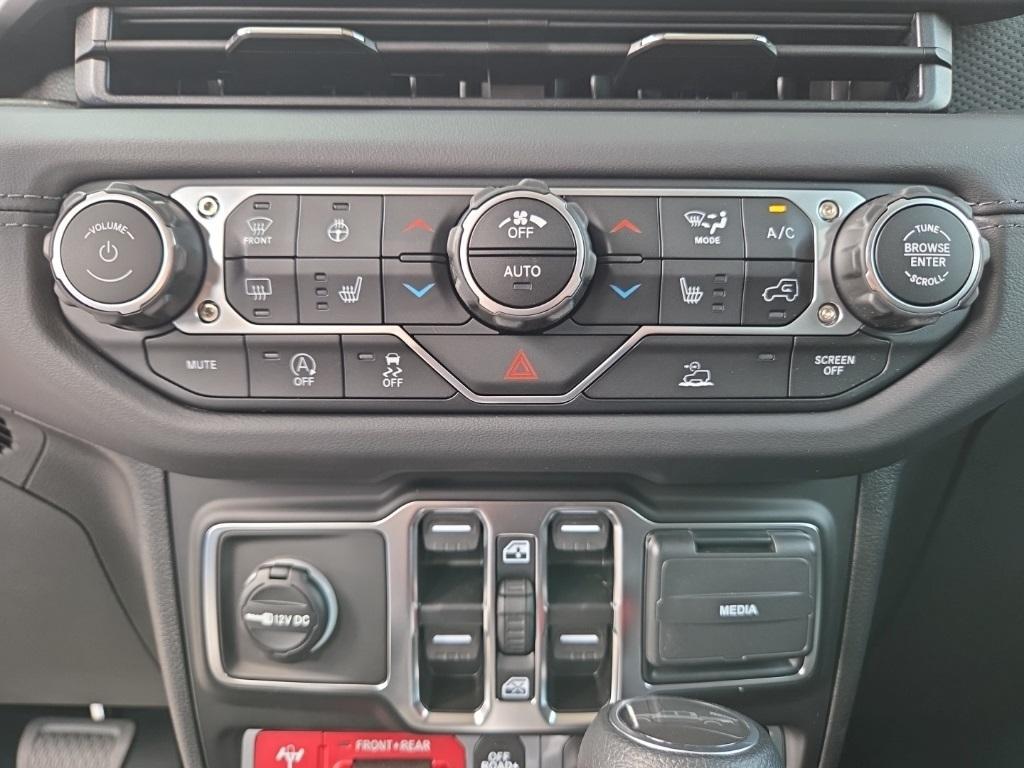new 2025 Jeep Gladiator car, priced at $52,695