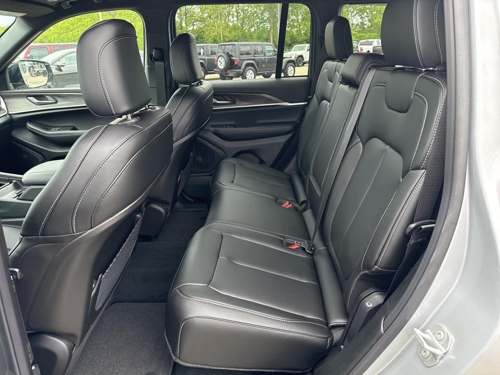 new 2025 Jeep Grand Cherokee car, priced at $46,146