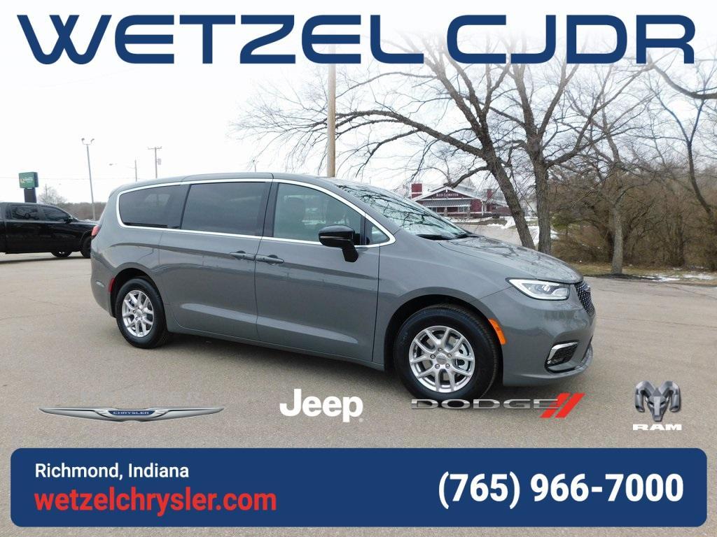 new 2025 Chrysler Pacifica car, priced at $41,596