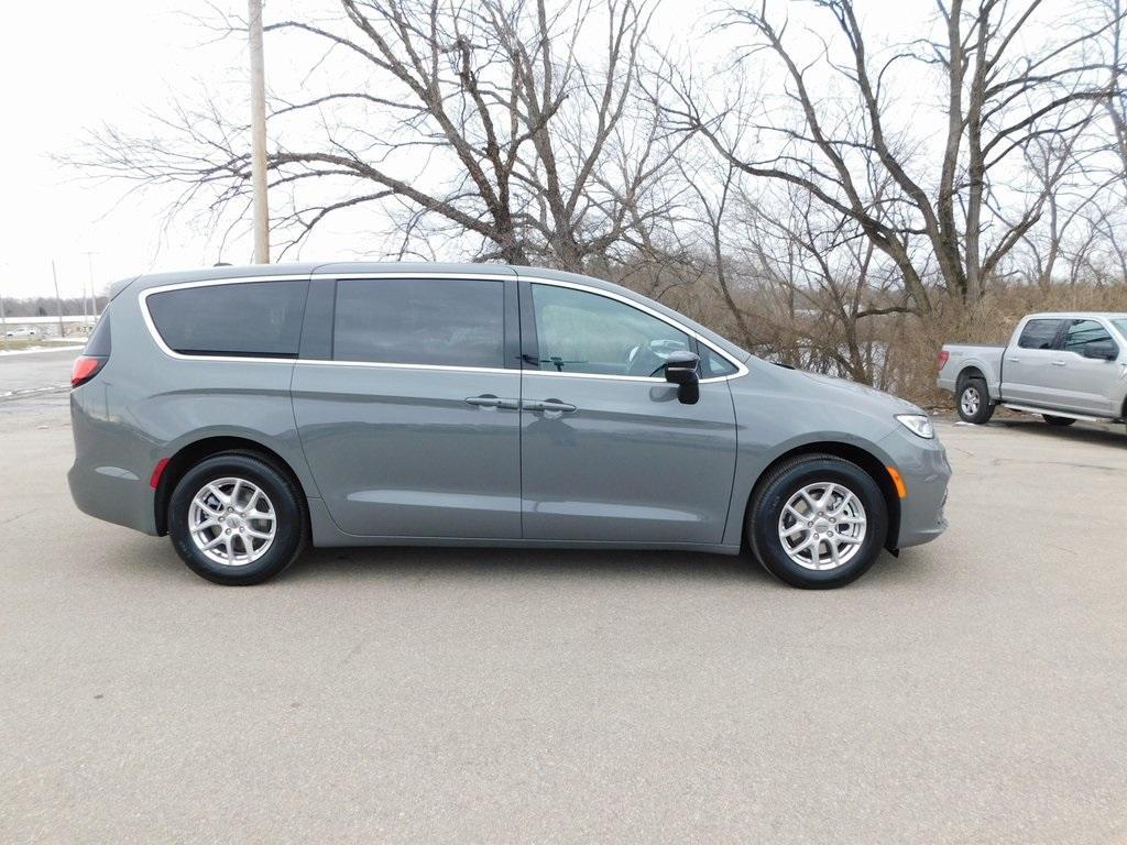 new 2025 Chrysler Pacifica car, priced at $41,596