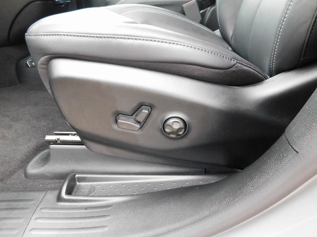 new 2025 Chrysler Pacifica car, priced at $41,596