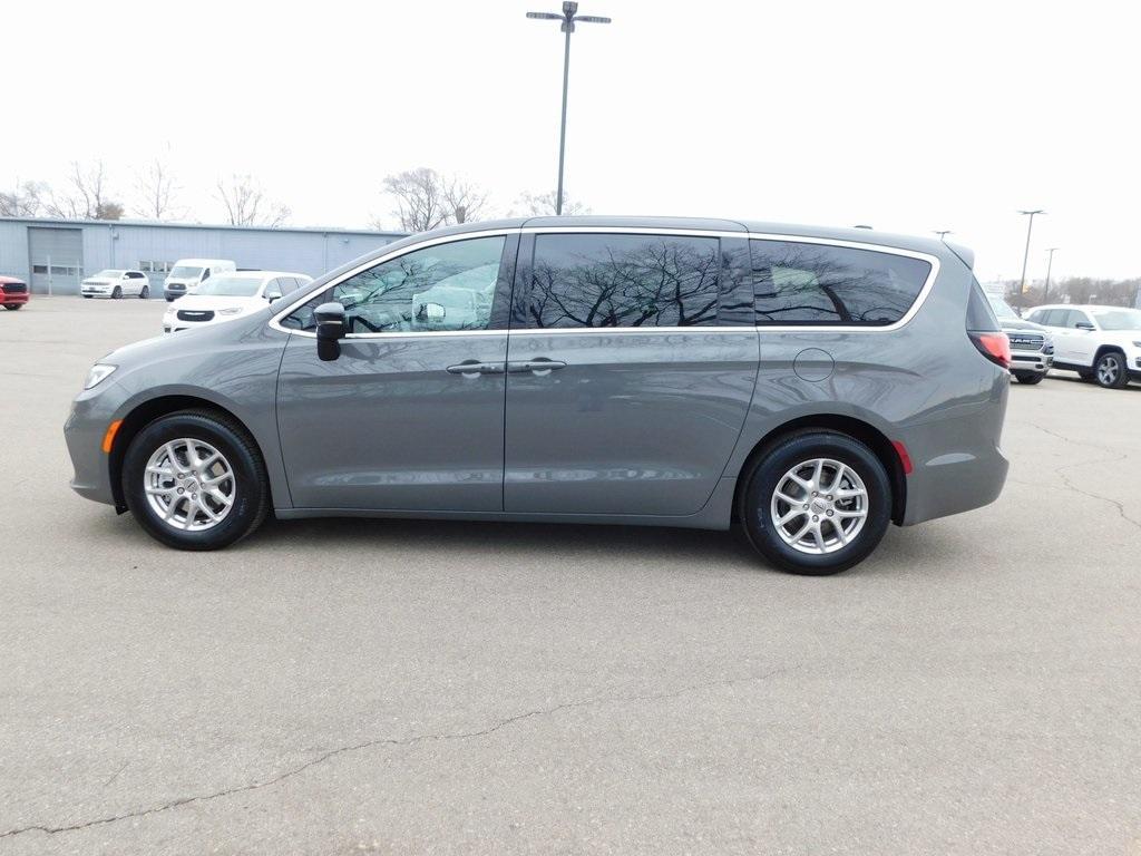 new 2025 Chrysler Pacifica car, priced at $41,596