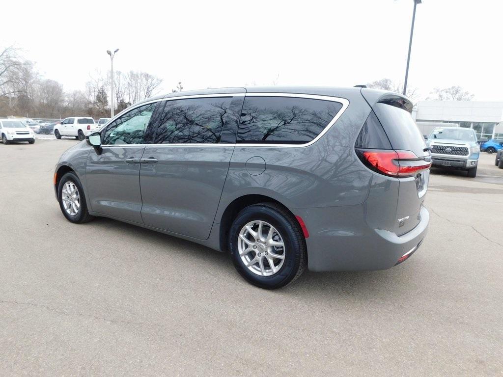 new 2025 Chrysler Pacifica car, priced at $41,596