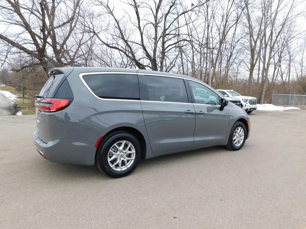 new 2025 Chrysler Pacifica car, priced at $41,596