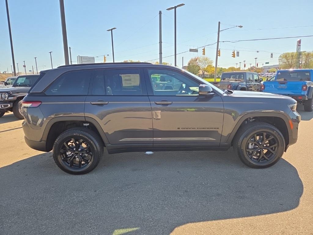 new 2025 Jeep Grand Cherokee car, priced at $44,480
