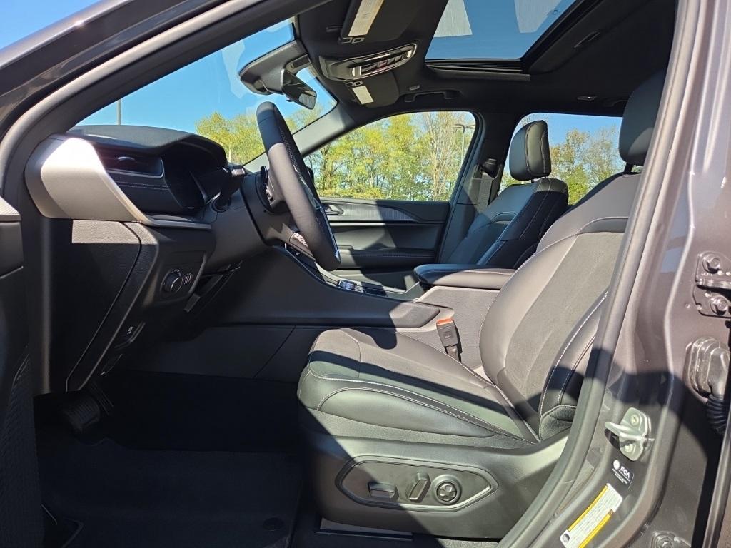 new 2025 Jeep Grand Cherokee car, priced at $44,480