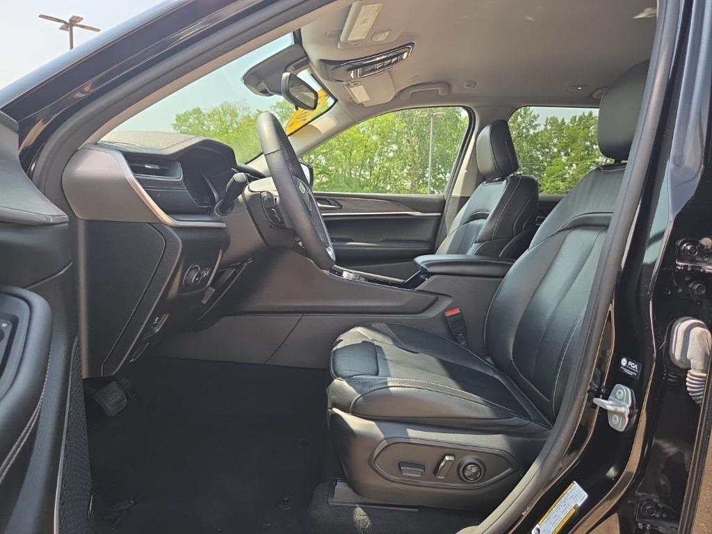 used 2023 Jeep Grand Cherokee car, priced at $33,995