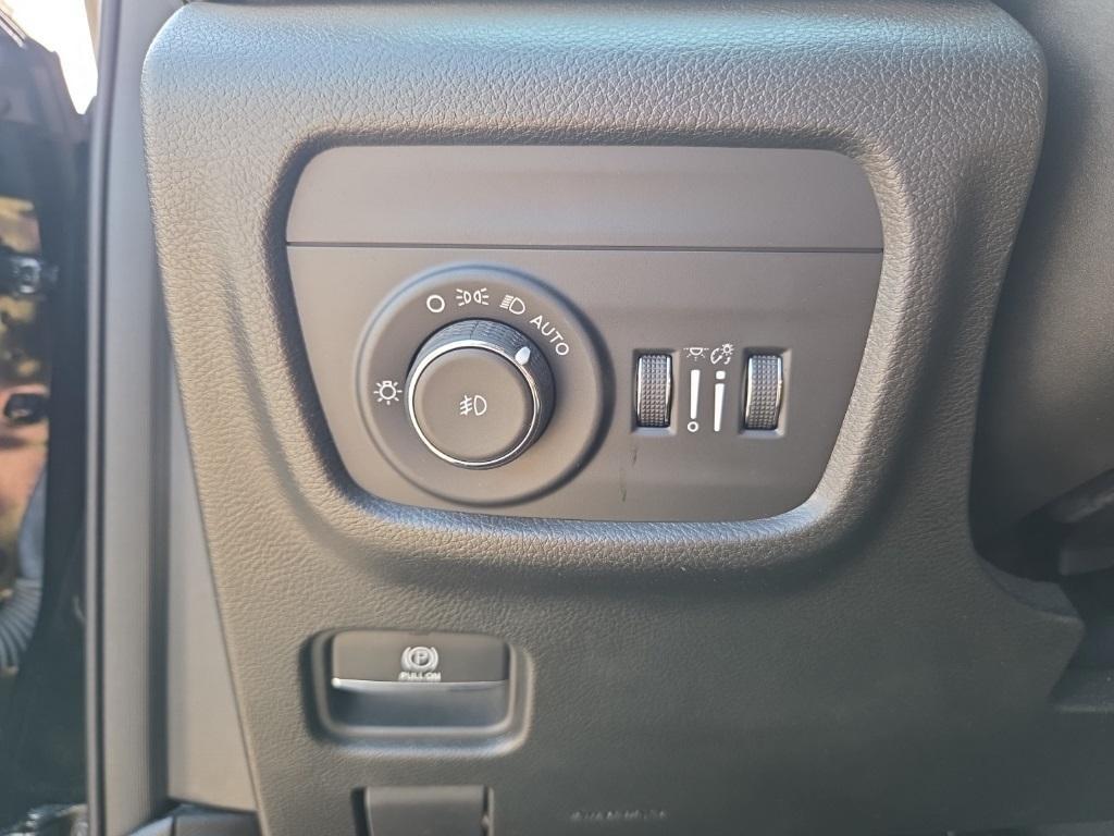 used 2023 Jeep Grand Cherokee car, priced at $33,995